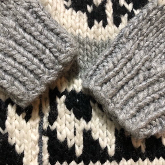 Vintage Handmade Cowichan Zip Up Sweater - Picture 7 of 17